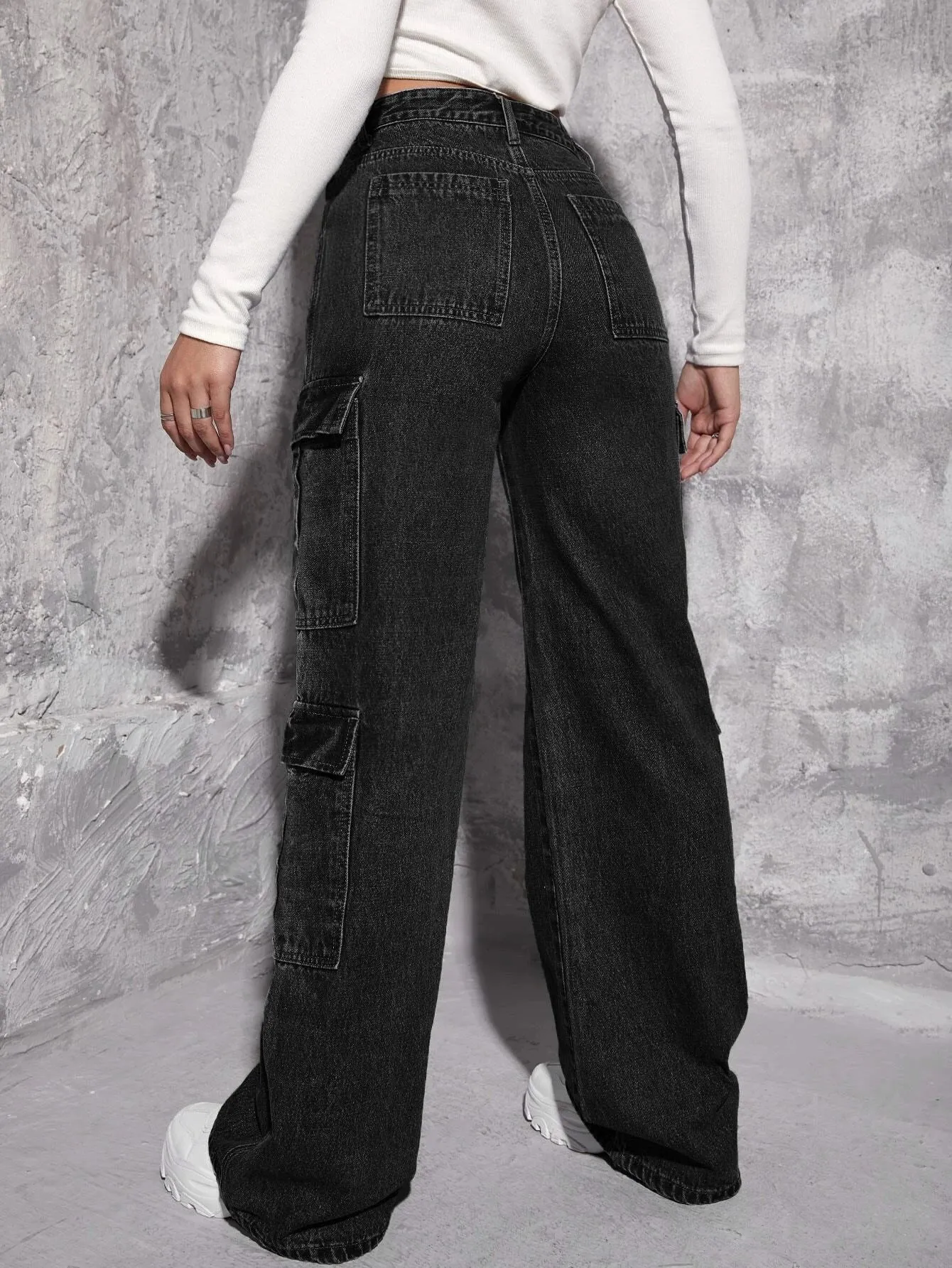 Effortlessly Stylish Flap Pocket Jeans