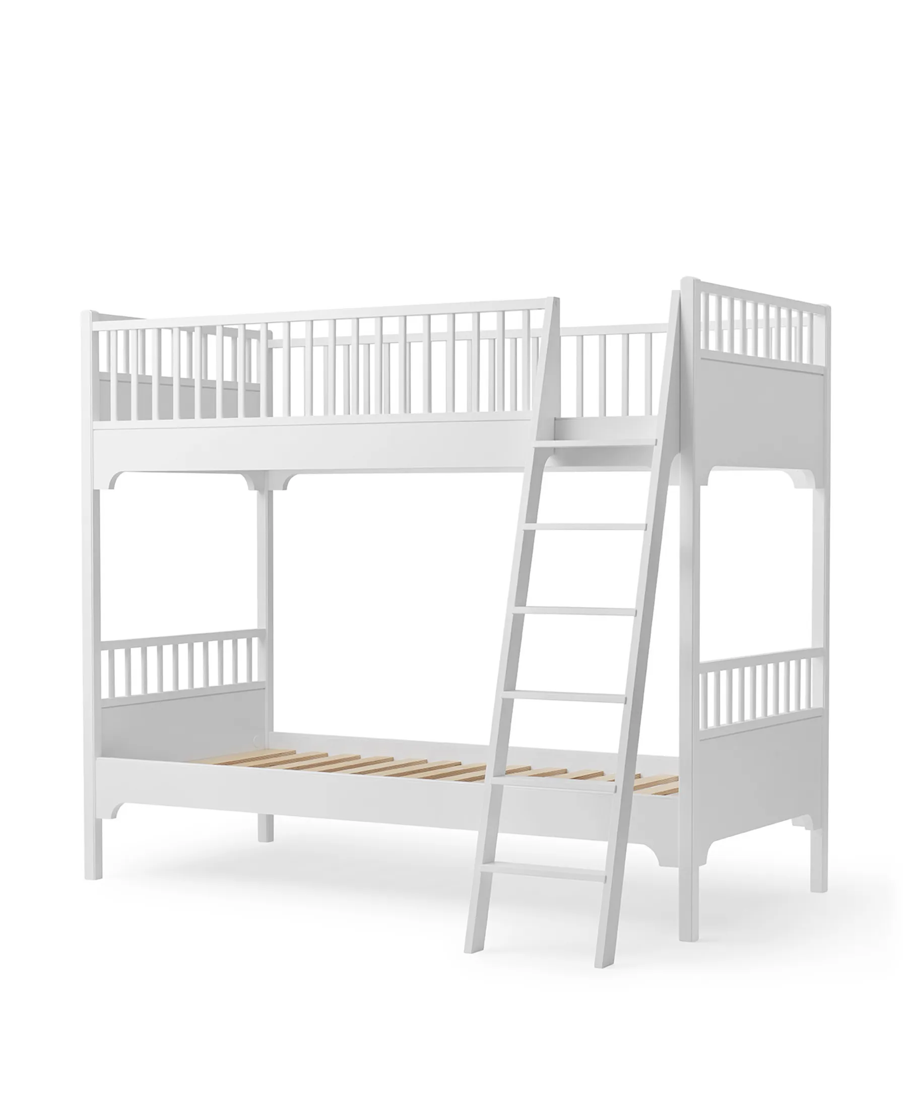 Seaside Classic bunk bed with slant ladder